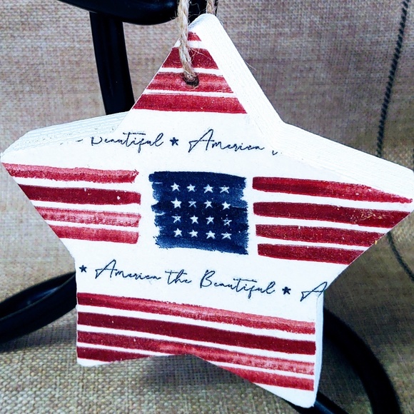 HANDCRAFTED PATRIOTIC ORNAMENT/TIERED TRAY DECOR/4TH OF JULY/AMERICANA DECOR - Picture 3 of 3
